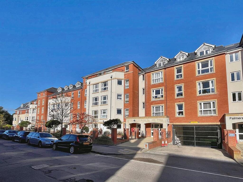 1-bed house on Jevington Gardens, Eastbourne, £140,000