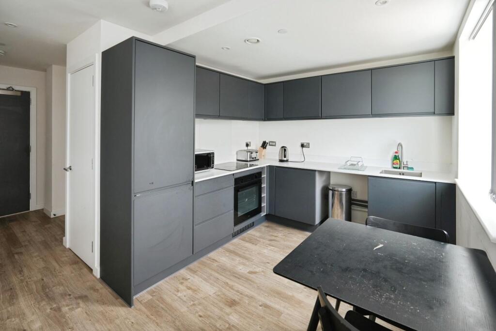 Apartment in Manchester, Old Trafford - View 5