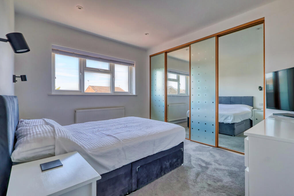 House in Lane End, Buckinghamshire - More