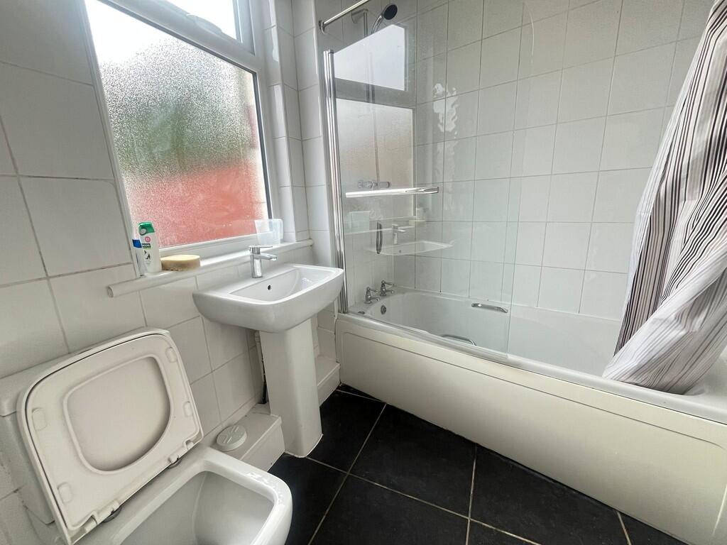 1 bedroom house share for rent
