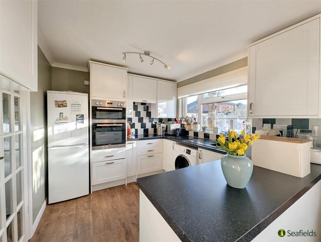 2-bed apartment on Steyne Road, Seaview, PO34 5BH, £237,000