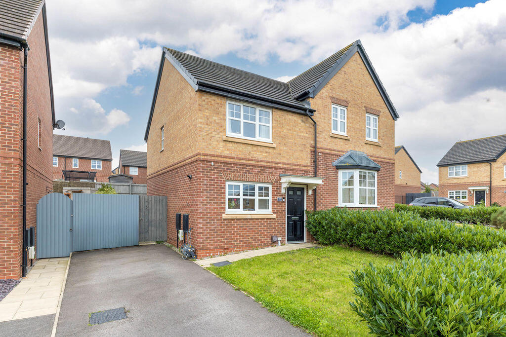 2-bed semi-detached on Jaccobstow Close, Skelmersdale, WN8 6EU, £190,000