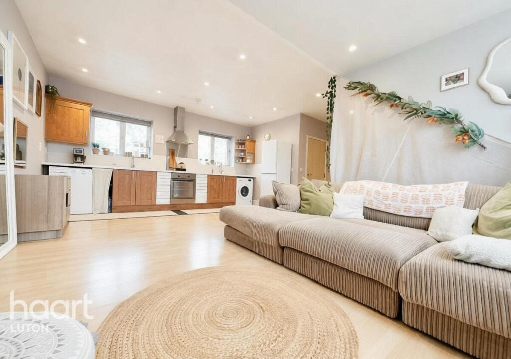 Apartment in Luton - View 5