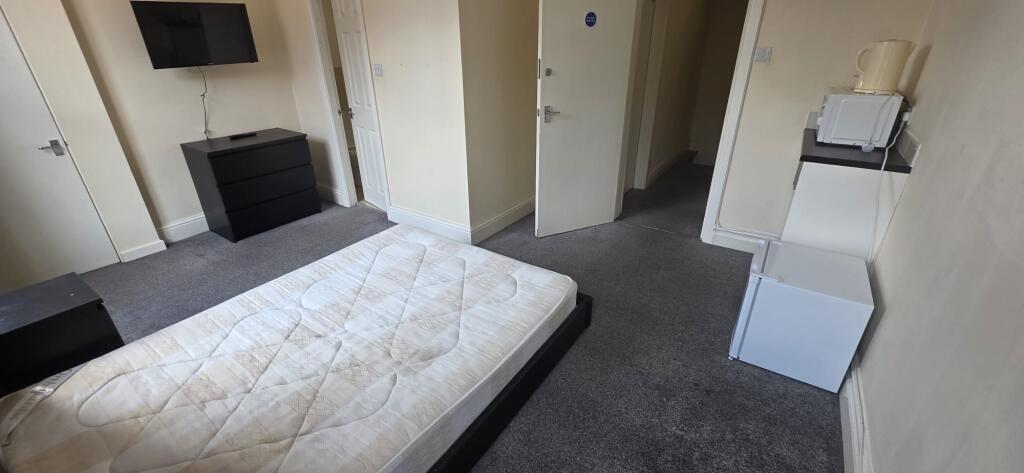 6 bedroom terraced house for rent