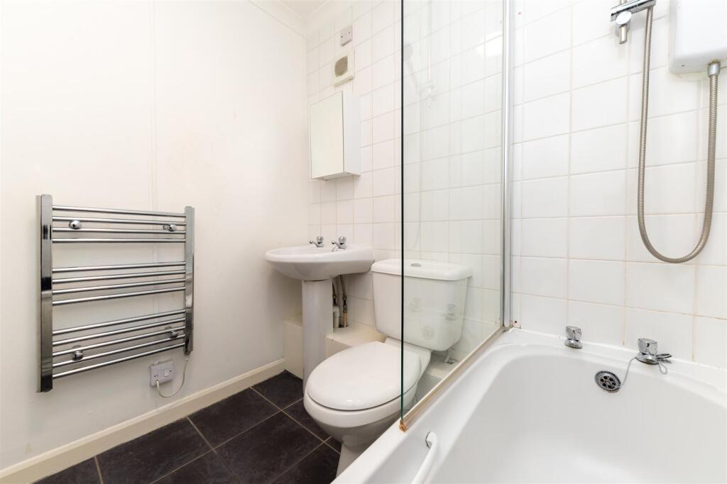 Apartment in Sandy, Beeston - View 4