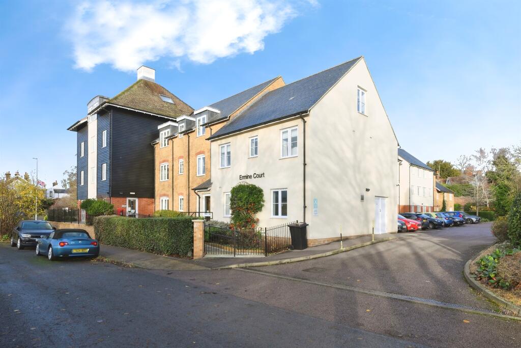 Apartment in East Hertfordshire, Ware - View 2