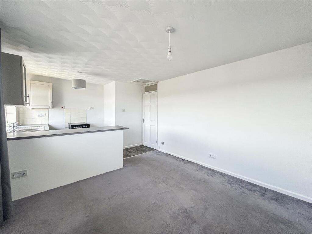 Apartment in Dorchester - View 2