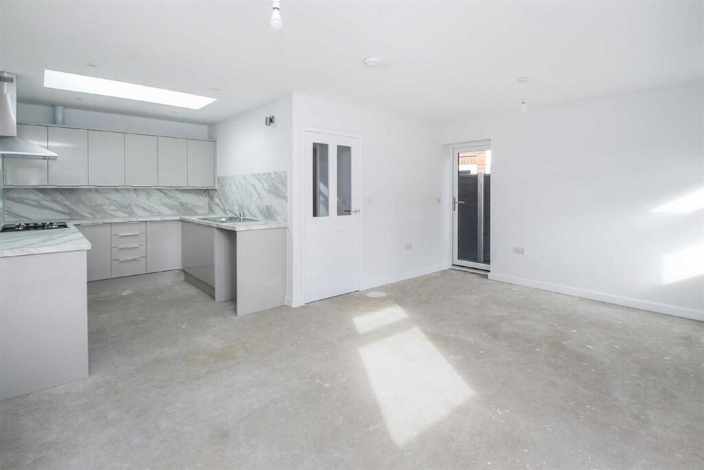 Wollaston Road, Irchester photo 4