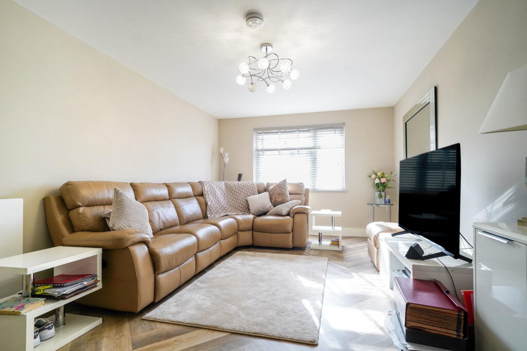 Apartment in Solihull, Shirley - View 3