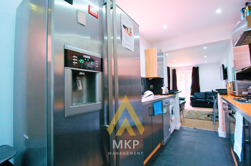 6 bedroom terraced house for rent
