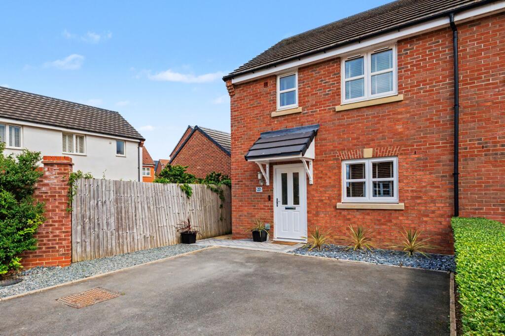 Main image of property: Horseshoe Crescent, Wellesbourne, CV35