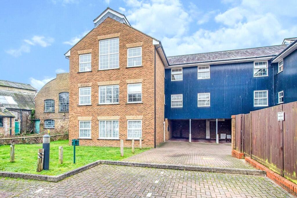Main image of property: Fourdrinier Way, Hemel Hempstead, Hertfordshire, HP3