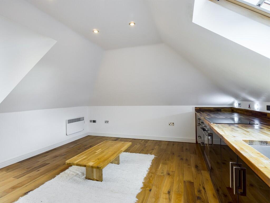 Apartment in Redhill - More