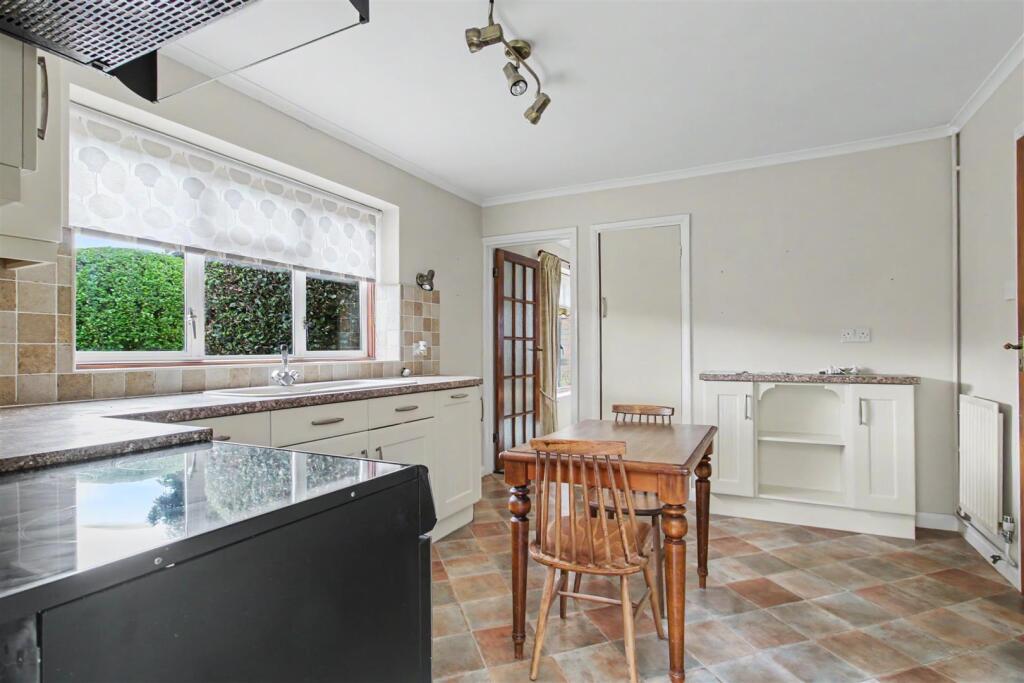 Beech Avenue, South Wootton photo 4
