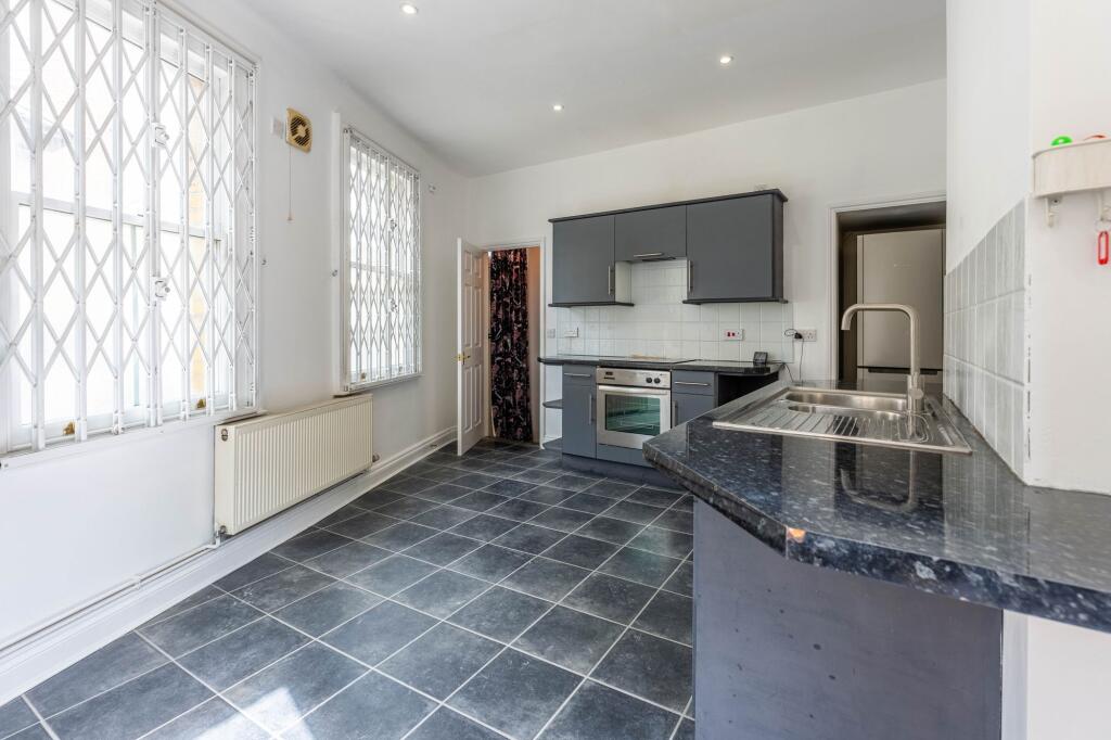 House in Chatham, Medway - More