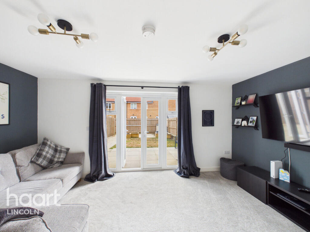 House in Lincoln - View 3