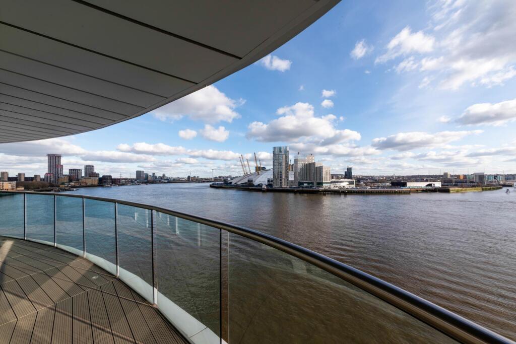 New Providence Wharf, 1 Fairmont Avenue, London, E14 photo 3