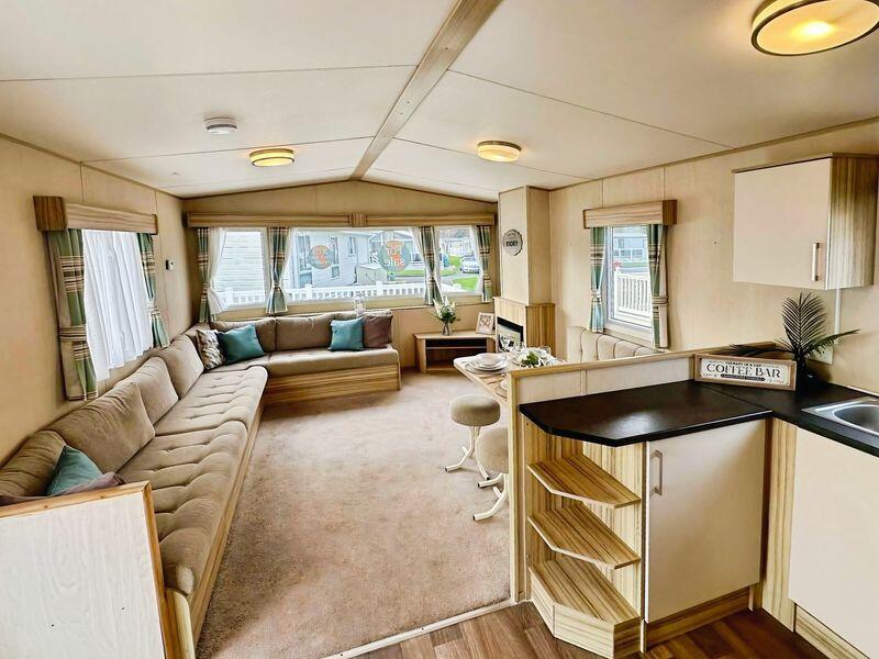House in Highcliffe-on-Sea, Highcliffe and Walkford - View 2