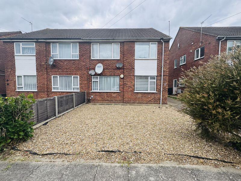 2-bed flat on Garden Close, Northolt, £319,950