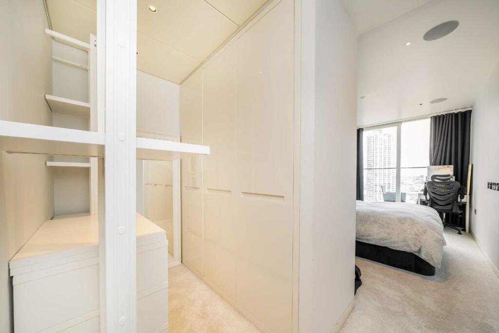 Apartment in London - More