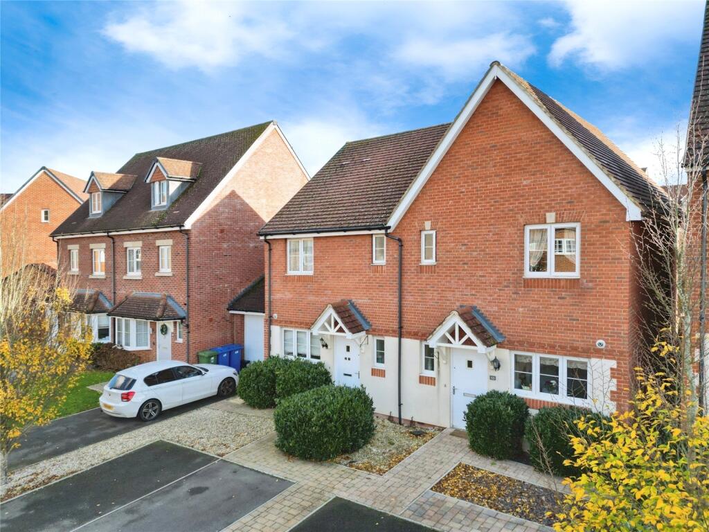 3-bed semi-detached on Barn Owl Drive, Bracknell, Berkshire, RG12, £400,000