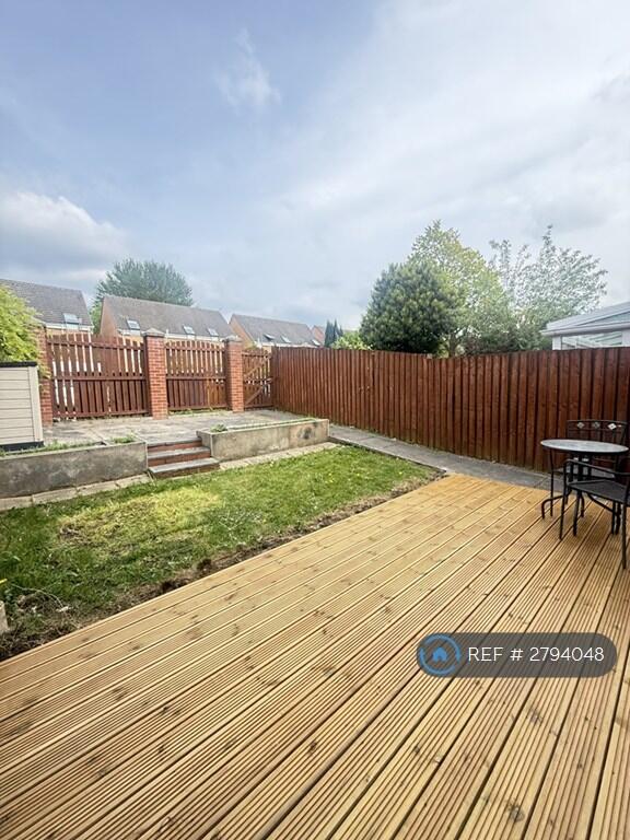 3 bedroom semi-detached house for rent