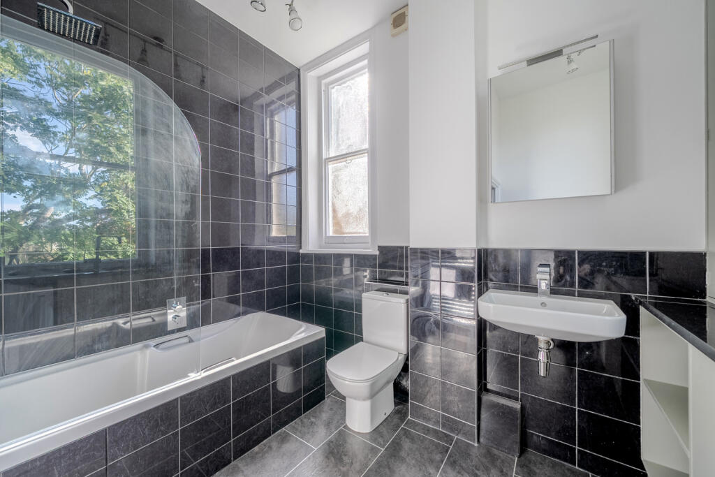 Apartment in Kingston upon Thames - View 5