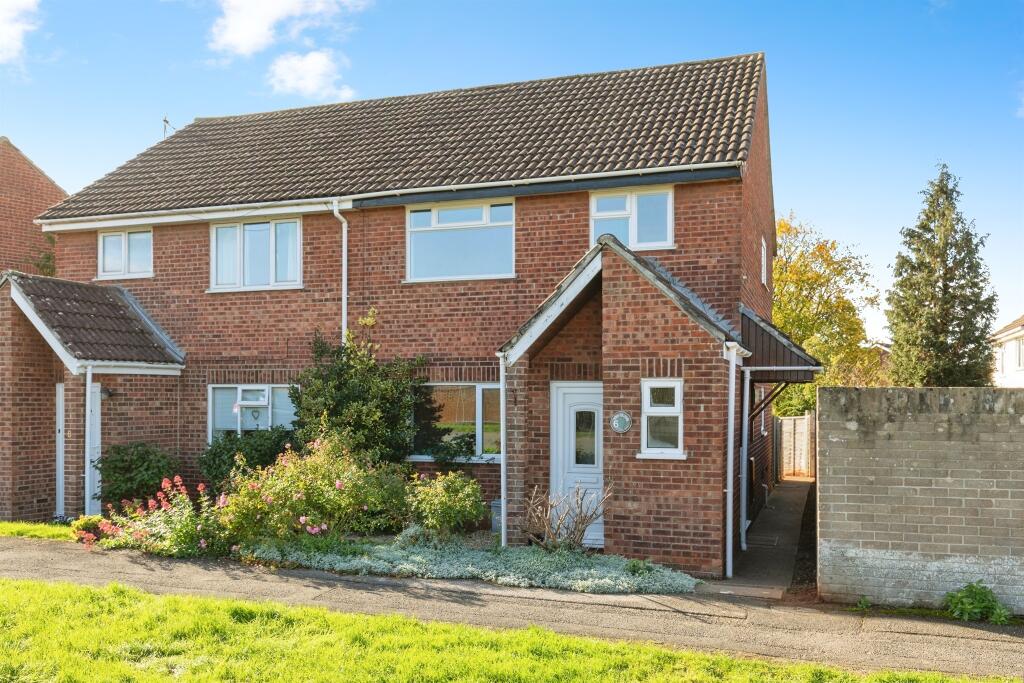 1-bed flat on Ash Close, Yate, Bristol, £170,000