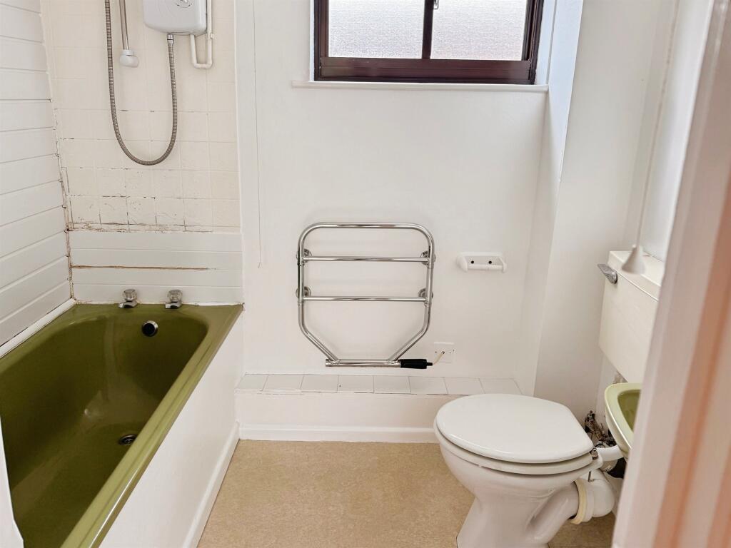 Apartment in Yeovil, Somerset - View 6