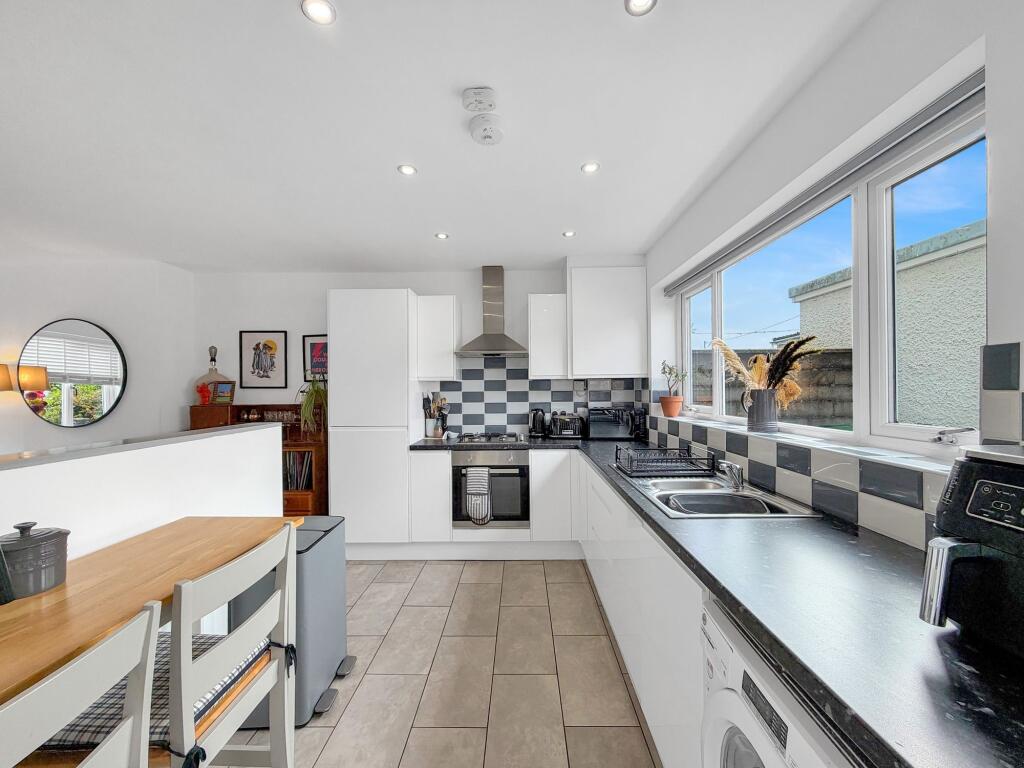 House in Caerphilly, Energlyn, Penyrheol Trecenydd & Energlyn - More