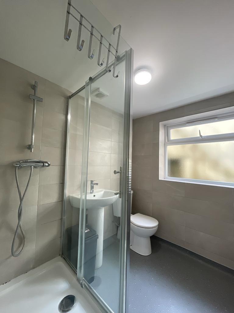 5 bedroom semi-detached house for rent