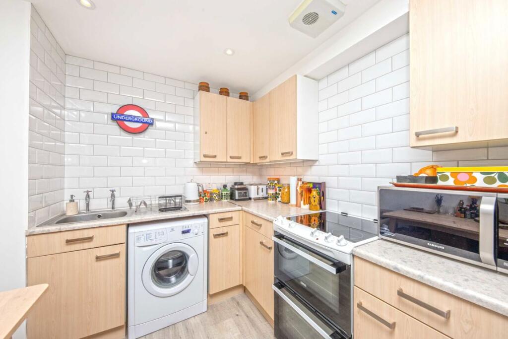 Apartment in Kingston upon Thames - View 4