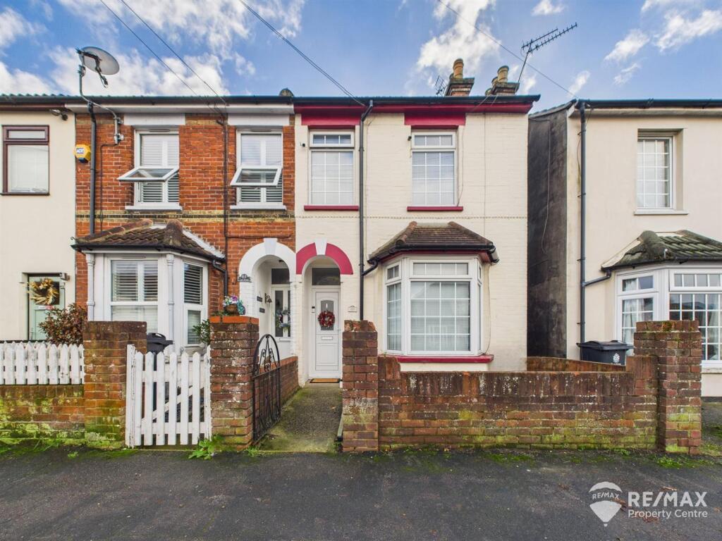 2-bed terraced on Lee Road, Dovercourt, £200,000