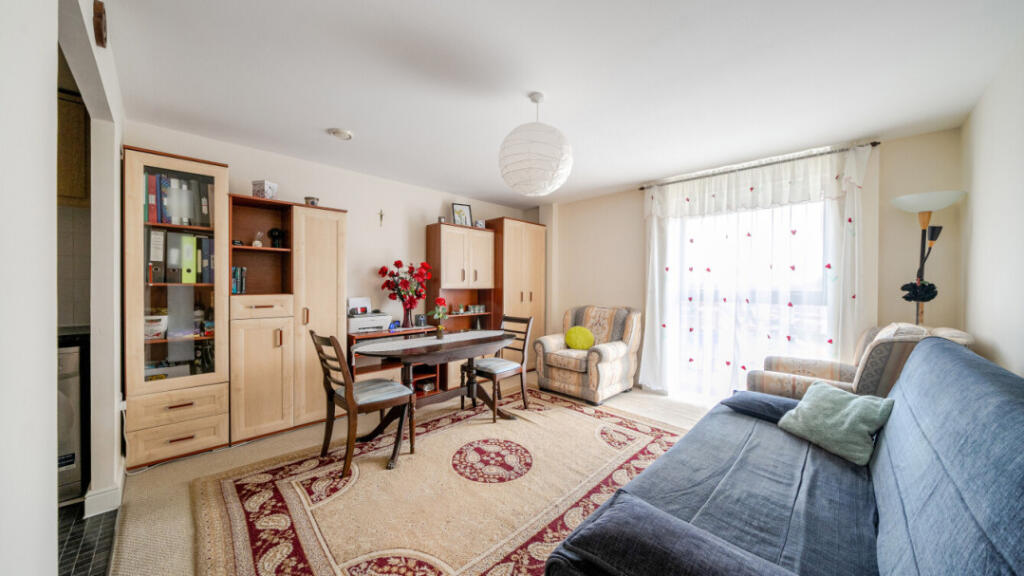 2-bed flat on City House, Croydon, CR0 2NS, £240,000