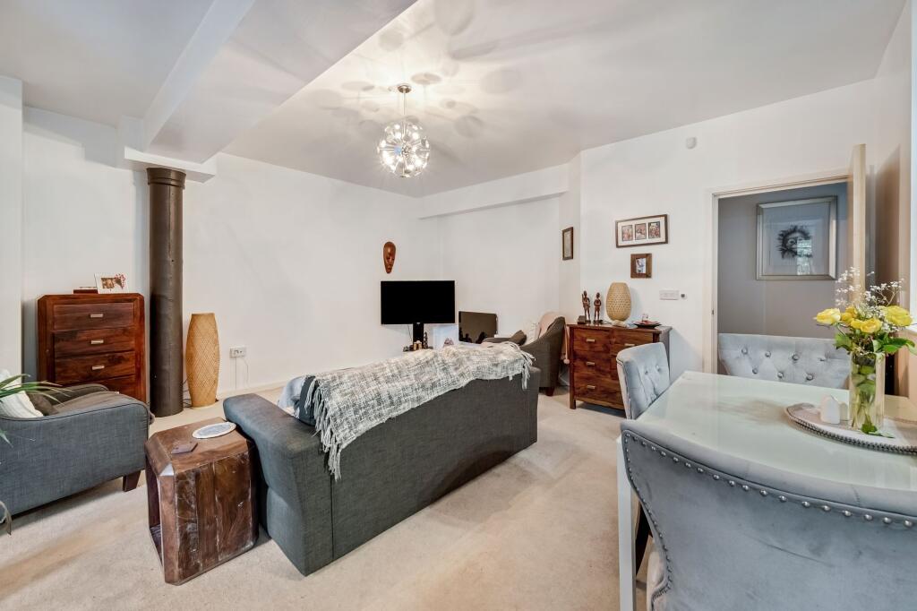 Apartment in Bolton, Greater Manchester - View 3