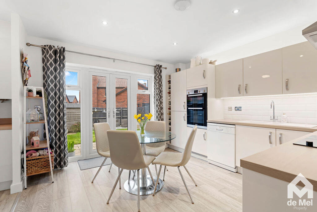 House in Gloucester - View 5