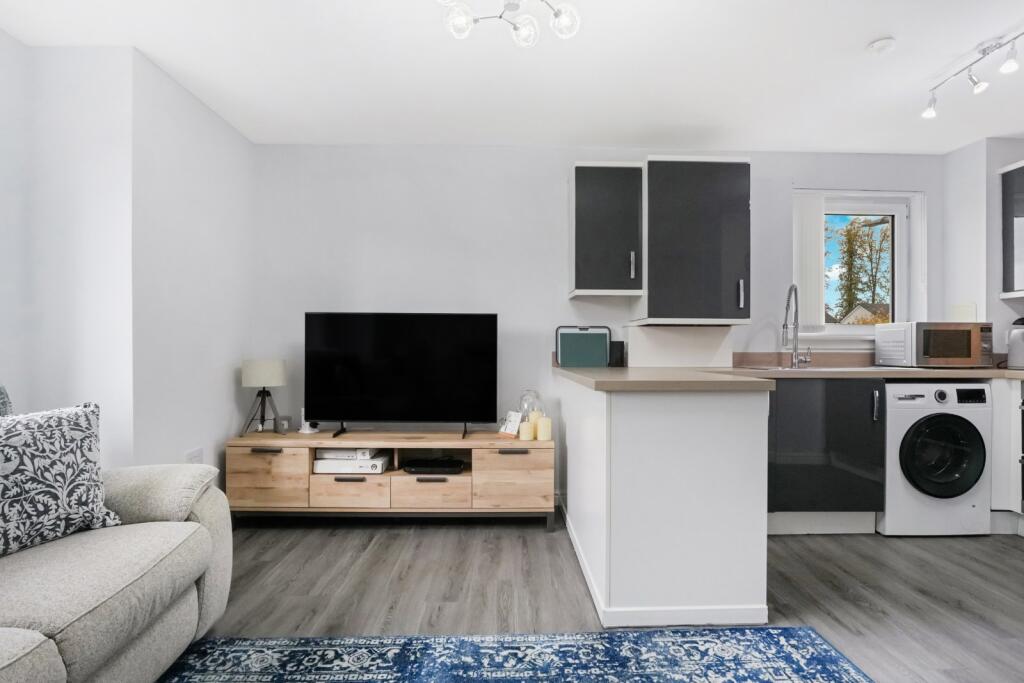 Apartment in Paisley, Renfrewshire - More