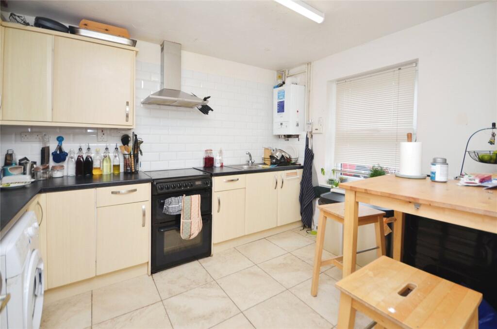 House in London, Gidea Park - View 5