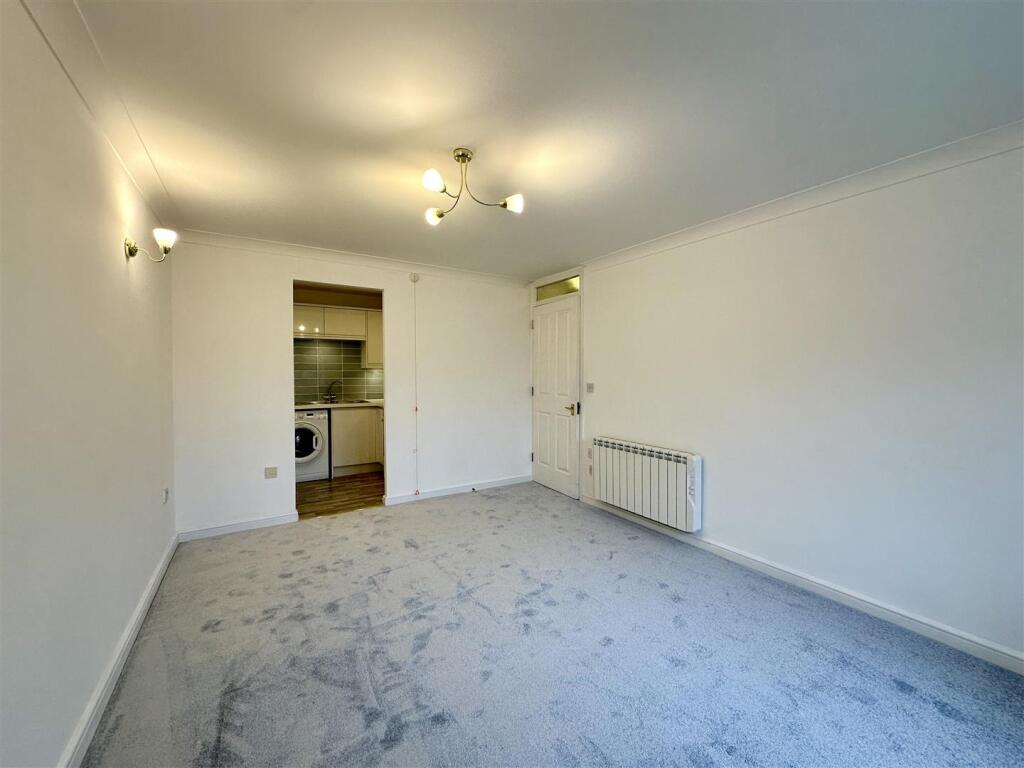 Queenswood House, Eastfield Road, Brentwood photo 4