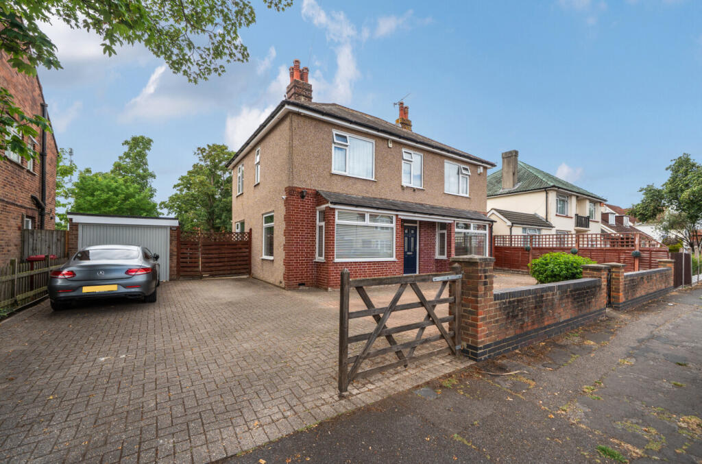 4-bed detached on Pitts Road, Slough, Berkshire, £795,000