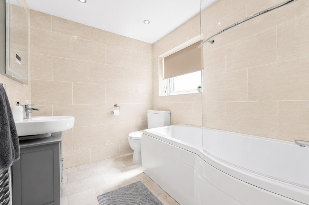 House in Tameside, Greater Manchester - View 4