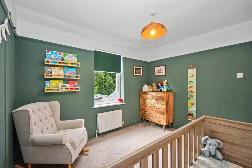 House in Wakefield, Outwood - More