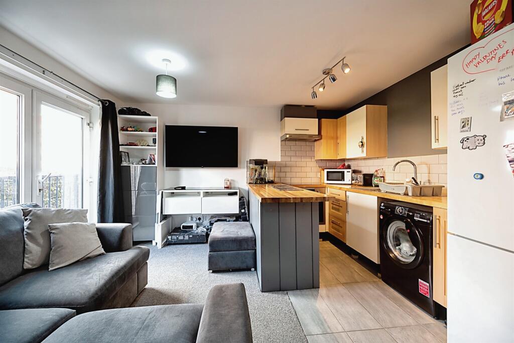 Main image of property: Little Hackets, Havant