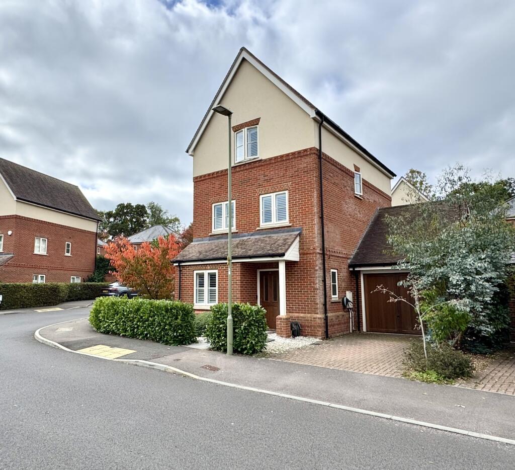 3-bed detached on Baldwin Close, Hartley Wintney, £625,000