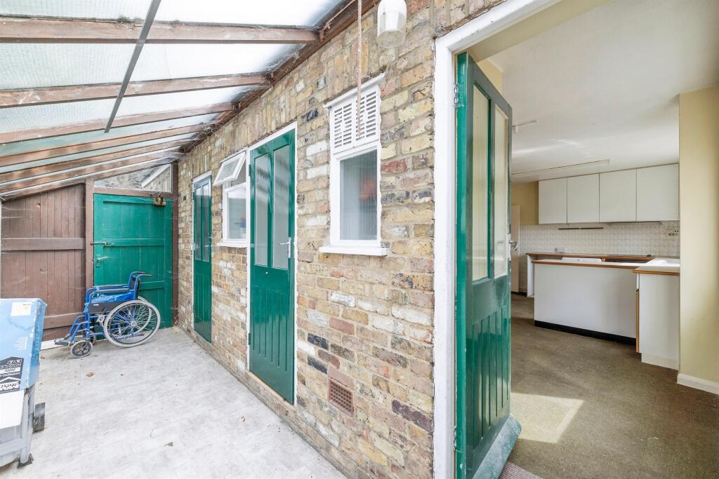 House in Three Rivers, Croxley Green - View 4