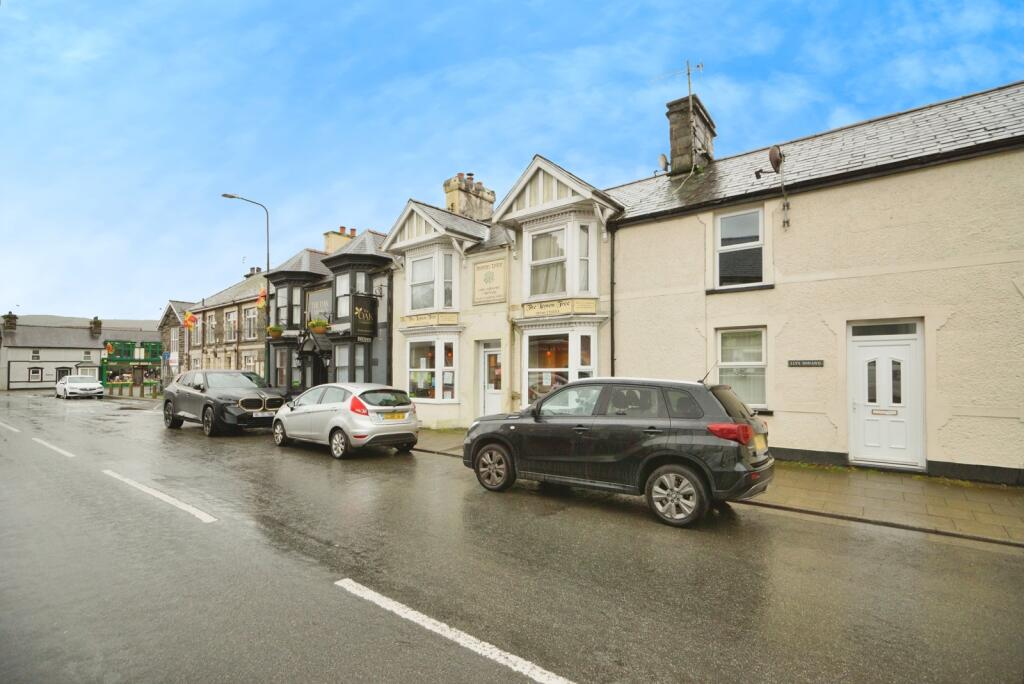 Main image of property: High Street, Penrhyndeudraeth, Gwynedd, LL48