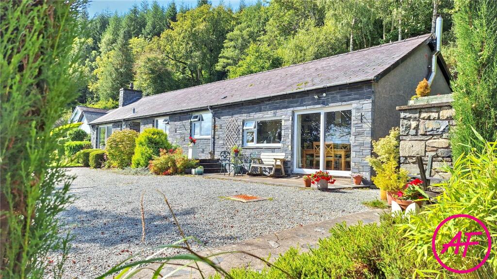 Trefriw Terrace, Trefriw, Conwy Valley, Conwy, LL27 photo 2