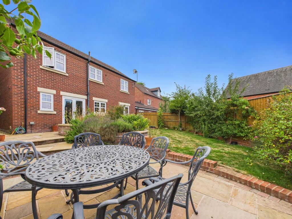 27 Jarrett Walk, Muxton, Telford photo 4