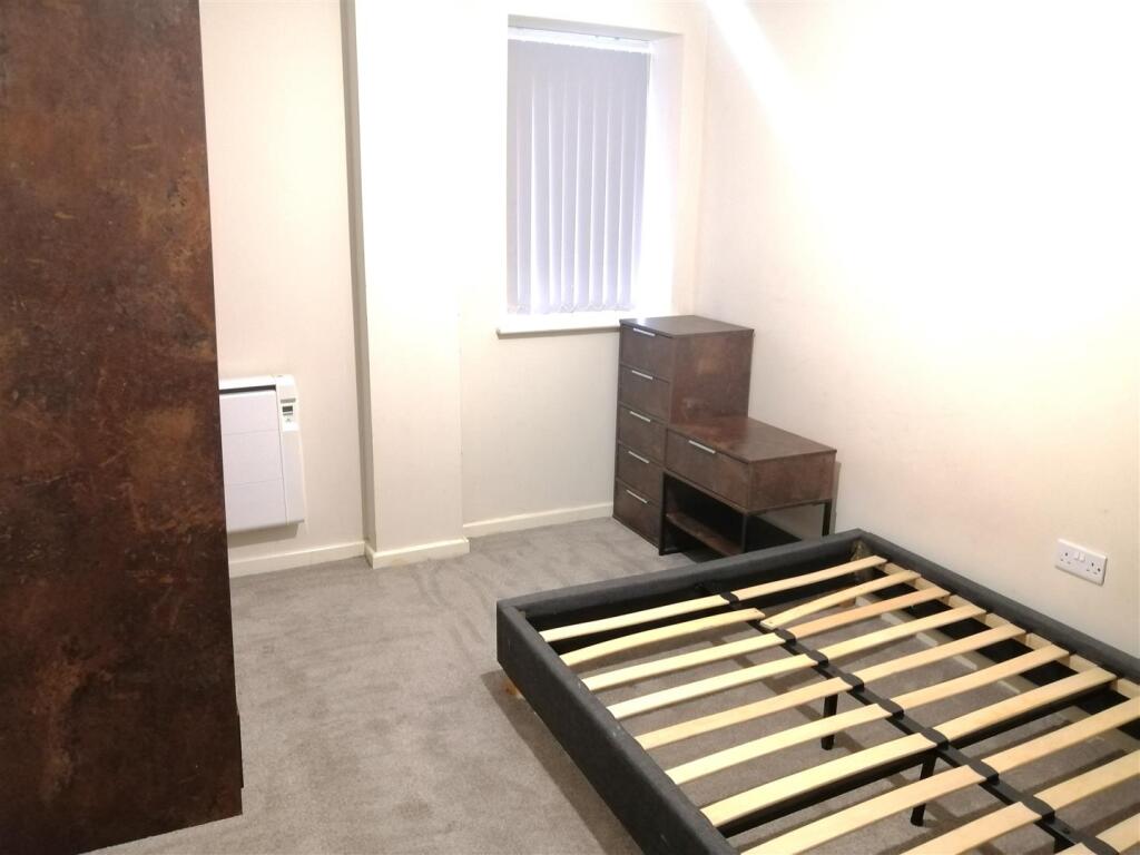 Apartment in Trafford, Greater Manchester - More