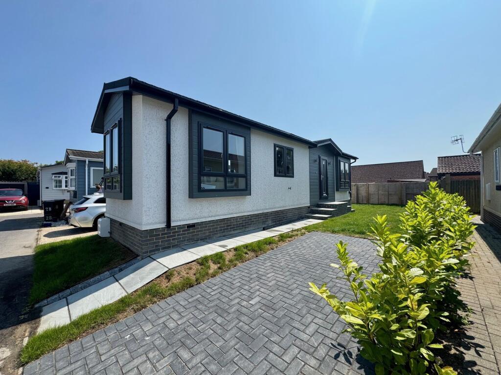 1-bed caravan on Lyndhurst Road, Christchurch, BH23, £150,000